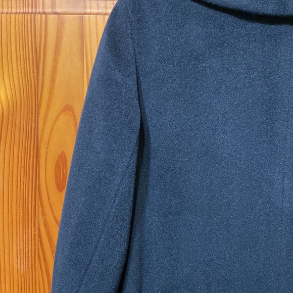 Calvin Klein black robe coat with a belt and two packets on the side used - Picture 9 of 16